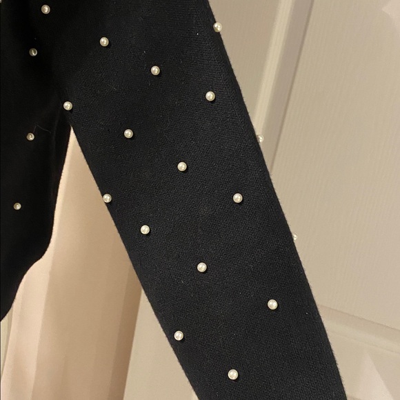 Sioni Classic pearls and Black Knitwear - Picture 5 of 12